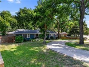 ranch-style house with a front yard