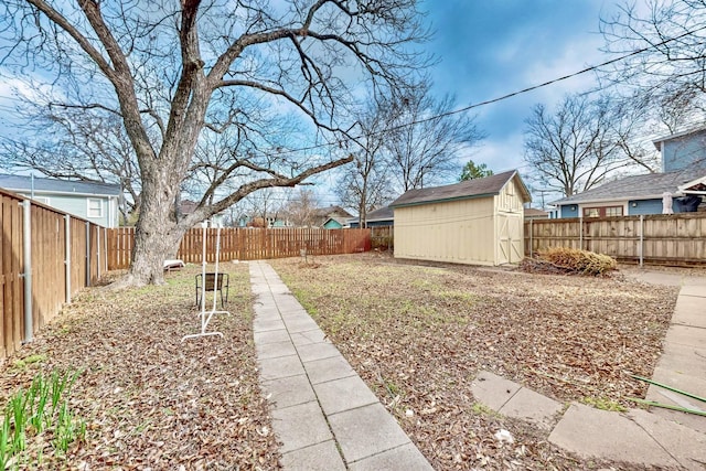 view of yard with a shed