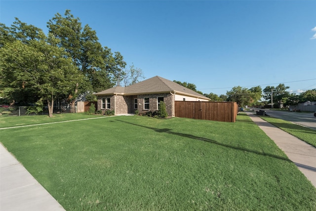 view of front facade with a front lawn