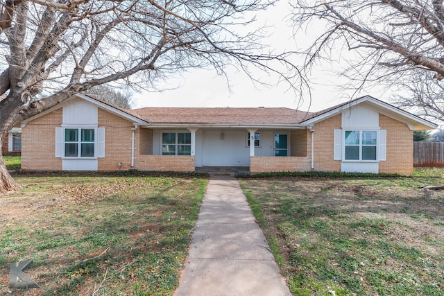 ranch-style house featuring a front lawn