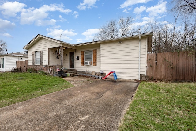 view of front of house featuring a front yard