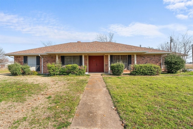 ranch-style house featuring a front yard