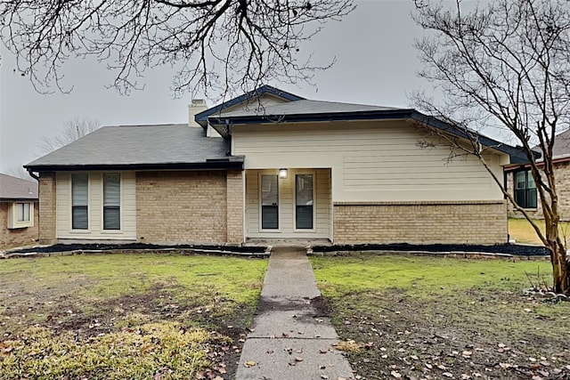 view of front of home with a front lawn