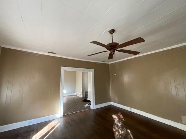 unfurnished room featuring crown molding, dark wood-type flooring, and ceiling fan