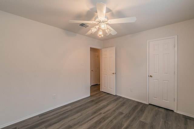 empty room featuring dark hardwood / wood-style floors and ceiling fan