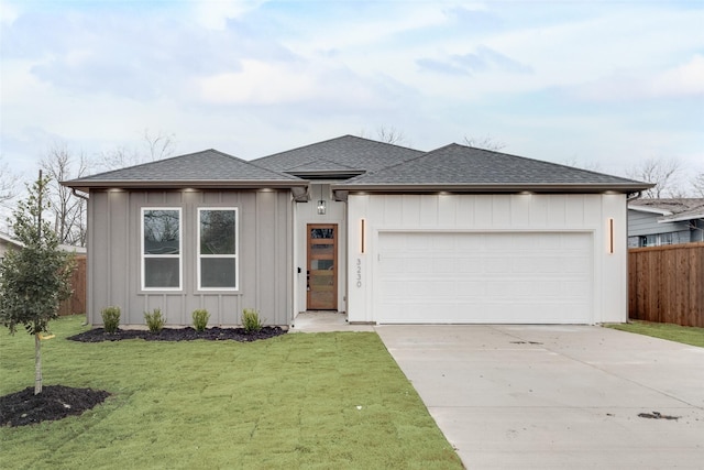 view of front facade featuring a garage and a front lawn