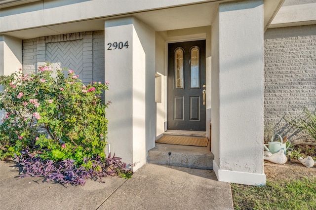 entrance to property with stucco siding