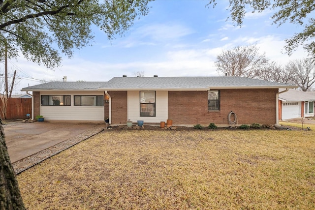 ranch-style home with a front yard