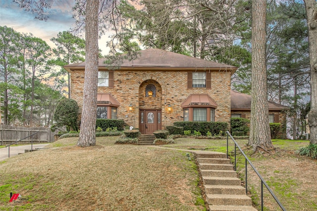 view of front of home with a front lawn