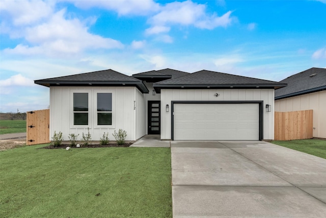 view of front of house featuring a garage and a front yard