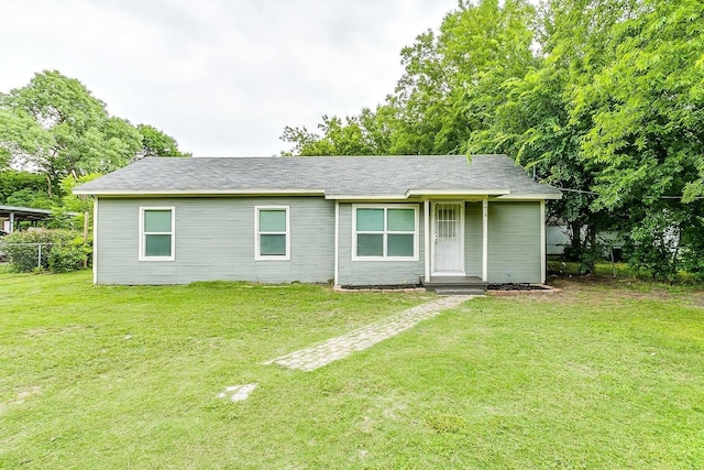 single story home with a front yard