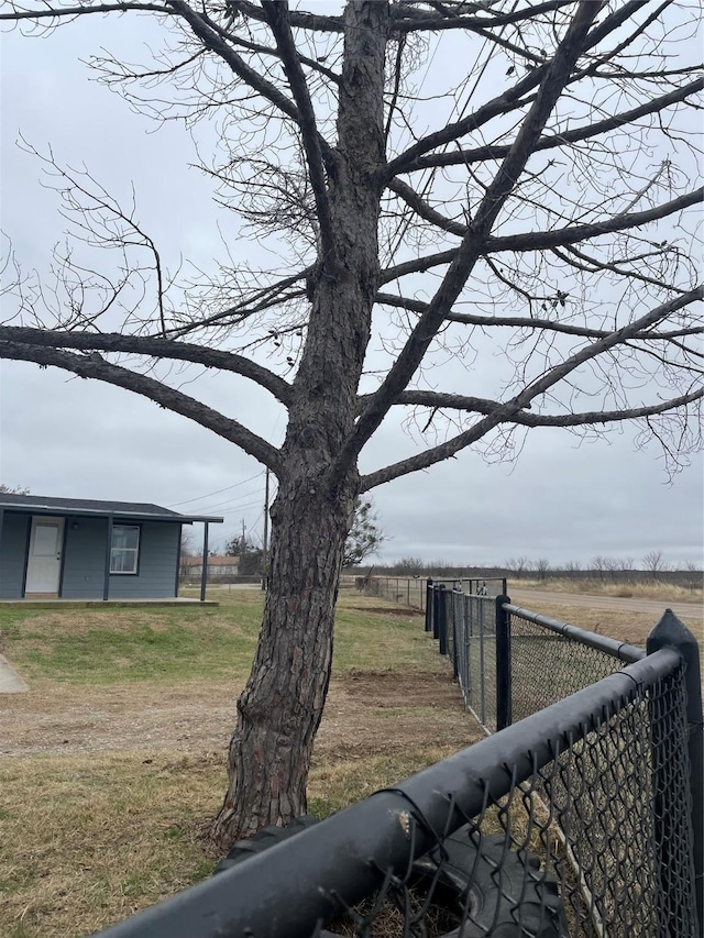 view of yard with a rural view