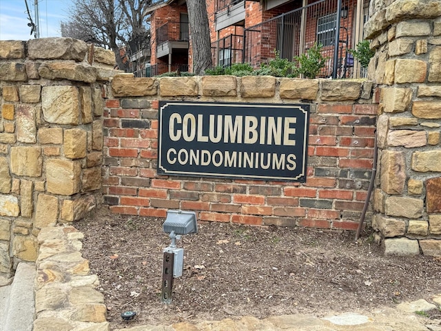 view of community / neighborhood sign