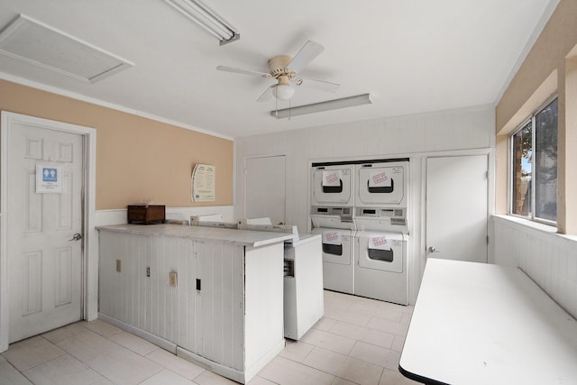 kitchen with stacked washer and dryer, washing machine and clothes dryer, ceiling fan, and kitchen peninsula