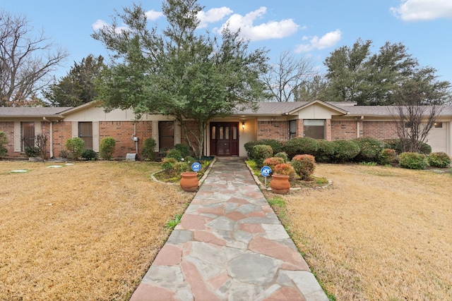 view of front of house featuring a front yard