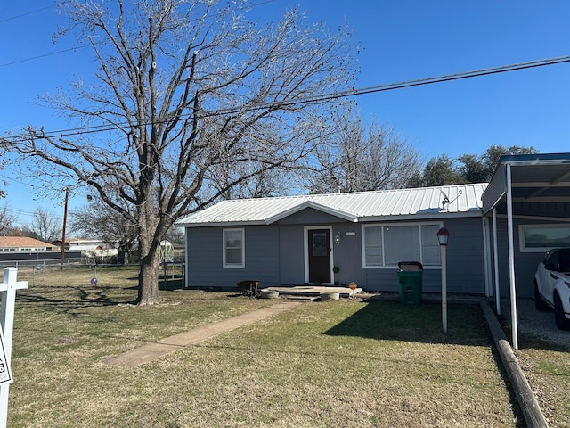 view of front facade featuring a front yard