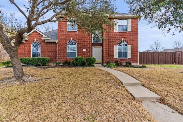 view of front of house featuring a front lawn