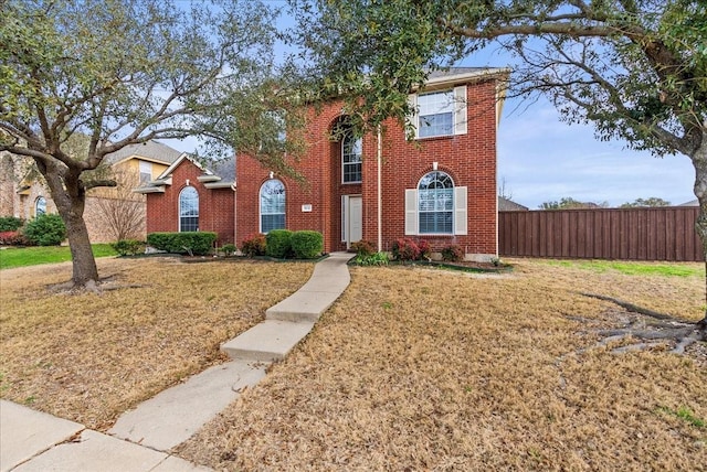 view of front of house featuring a front lawn