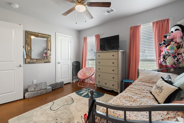 bedroom featuring ceiling fan