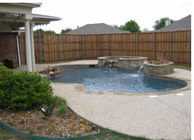 view of pool featuring an in ground hot tub