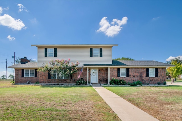 view of front property featuring a front lawn