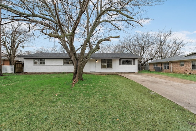 single story home featuring a front yard