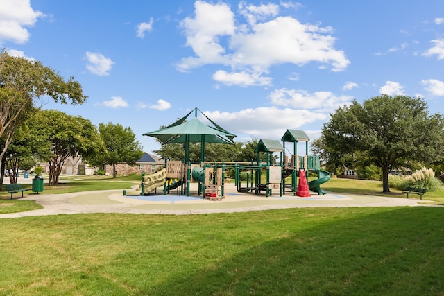 community play area with a yard