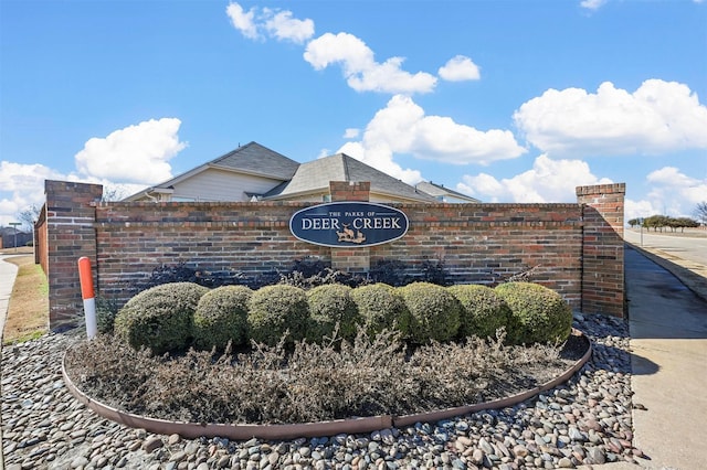 view of community / neighborhood sign