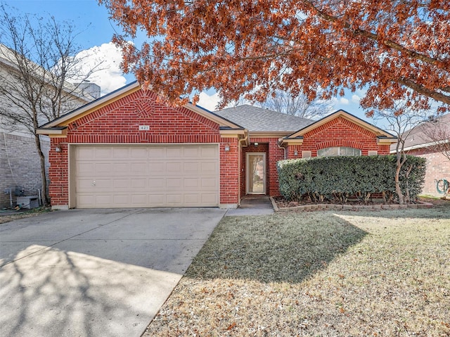 view of front of property featuring a garage and a front yard