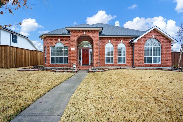 view of front of property with a front lawn