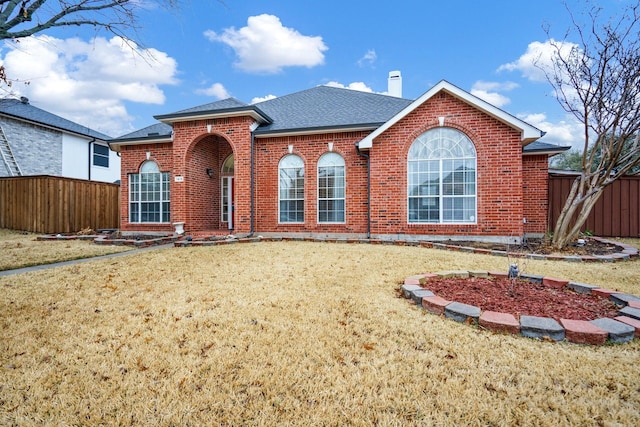 view of front property featuring a front yard