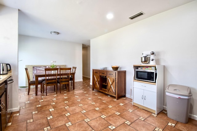 dining space featuring visible vents, baseboards, and light tile patterned flooring