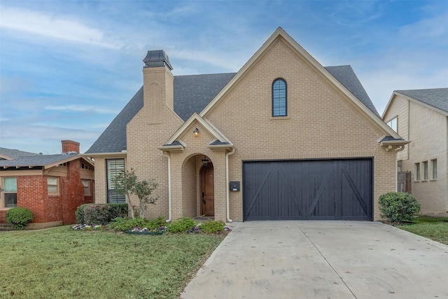 view of front facade with a garage and a front yard