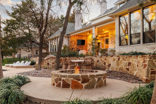 view of patio featuring an outdoor fire pit