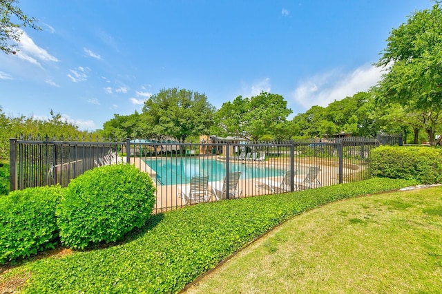 view of swimming pool with a lawn