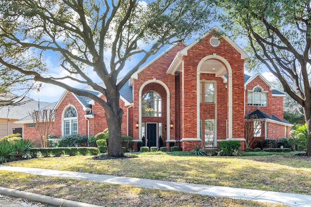 view of front facade with a front lawn