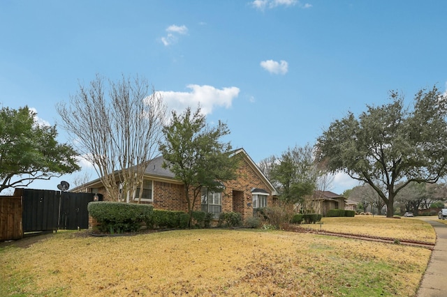 view of front of house featuring a front lawn