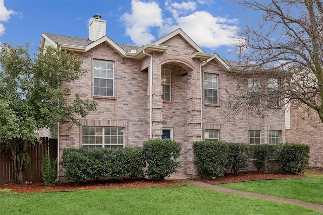 view of front facade with a front yard