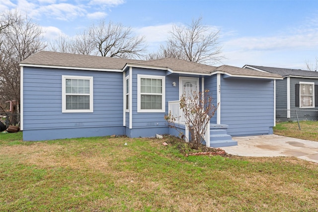 single story home featuring a front lawn and fence