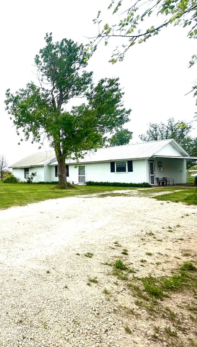 view of front of property