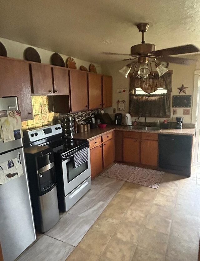 kitchen featuring stainless steel appliances, tasteful backsplash, sink, and ceiling fan