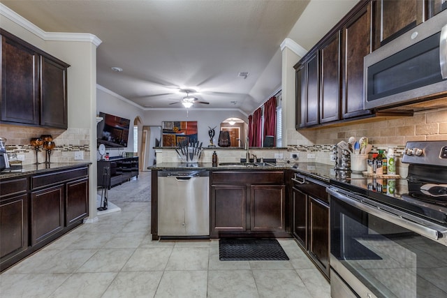 kitchen featuring sink, crown molding, ceiling fan, appliances with stainless steel finishes, and kitchen peninsula