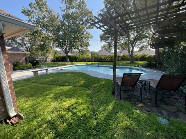 view of pool featuring a pergola and a lawn