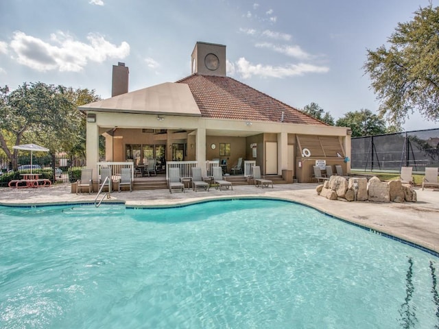 view of swimming pool featuring a patio