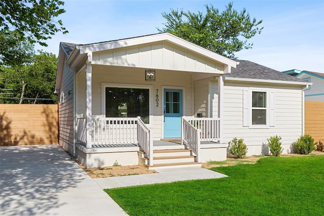 view of front of home featuring a front yard and a porch