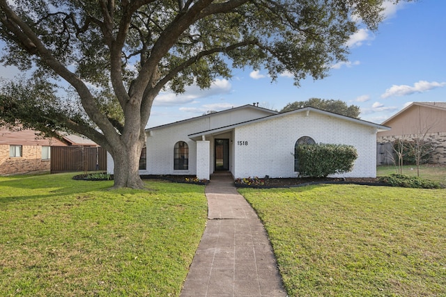 view of front facade with a front lawn