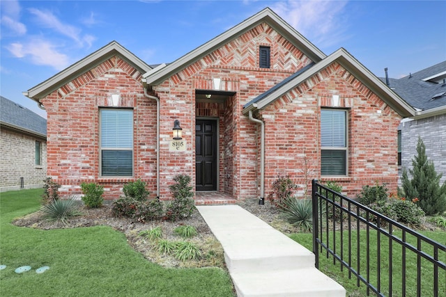 view of front facade with a front lawn