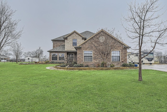 view of front of home featuring a front lawn