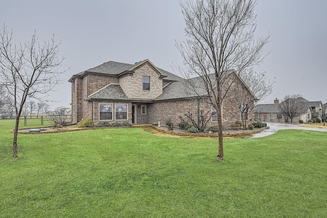 view of front facade with a front yard