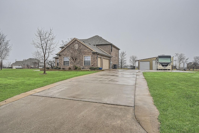 view of front facade featuring a front lawn